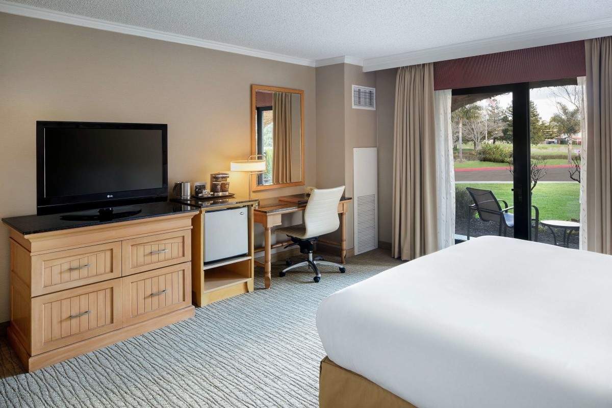 Hotel Doubletree By Hilton Sonoma Wine Country Rohnert Park Usa California 978 € Invia