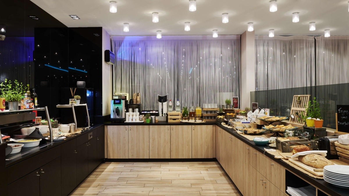 Park Inn By Radisson Liege Airport Restaurant www.invia.cz