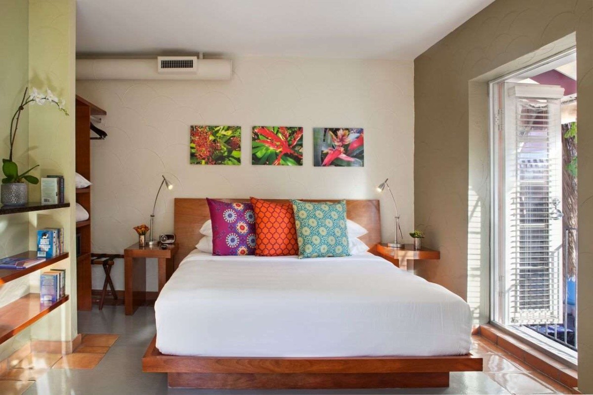 Hotel El Paseo - Miami Beach