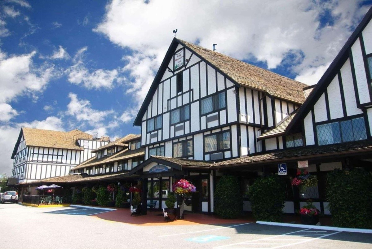 Hotel Abercorn Inn Vancouver Airport