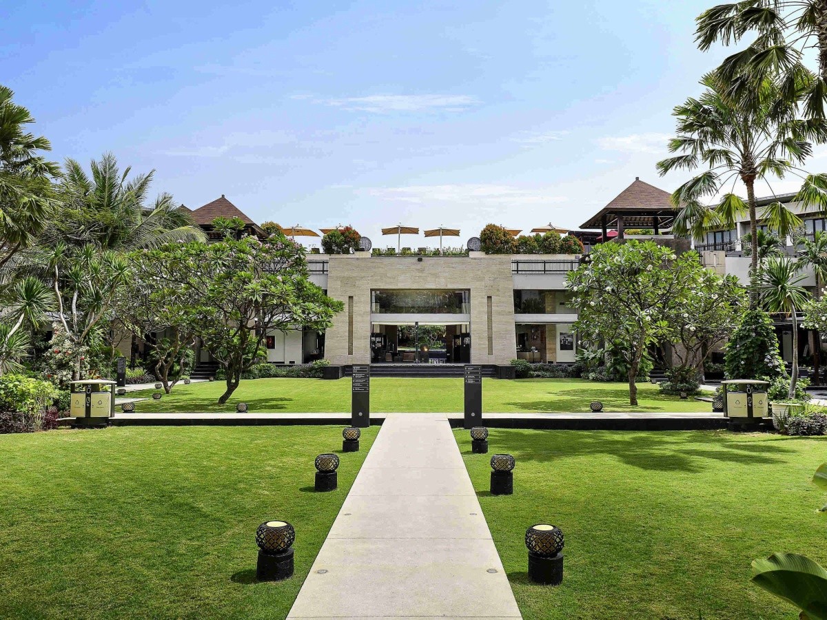 Hotel Pullman Bali Legian Nirwana, Bali 35 292 Kč Invia