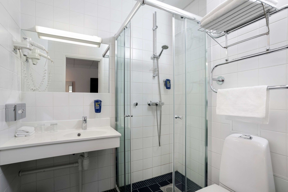 Entfernung Park Inn Radisson Tallin Zum Flughafen Tallin www.invia.cz