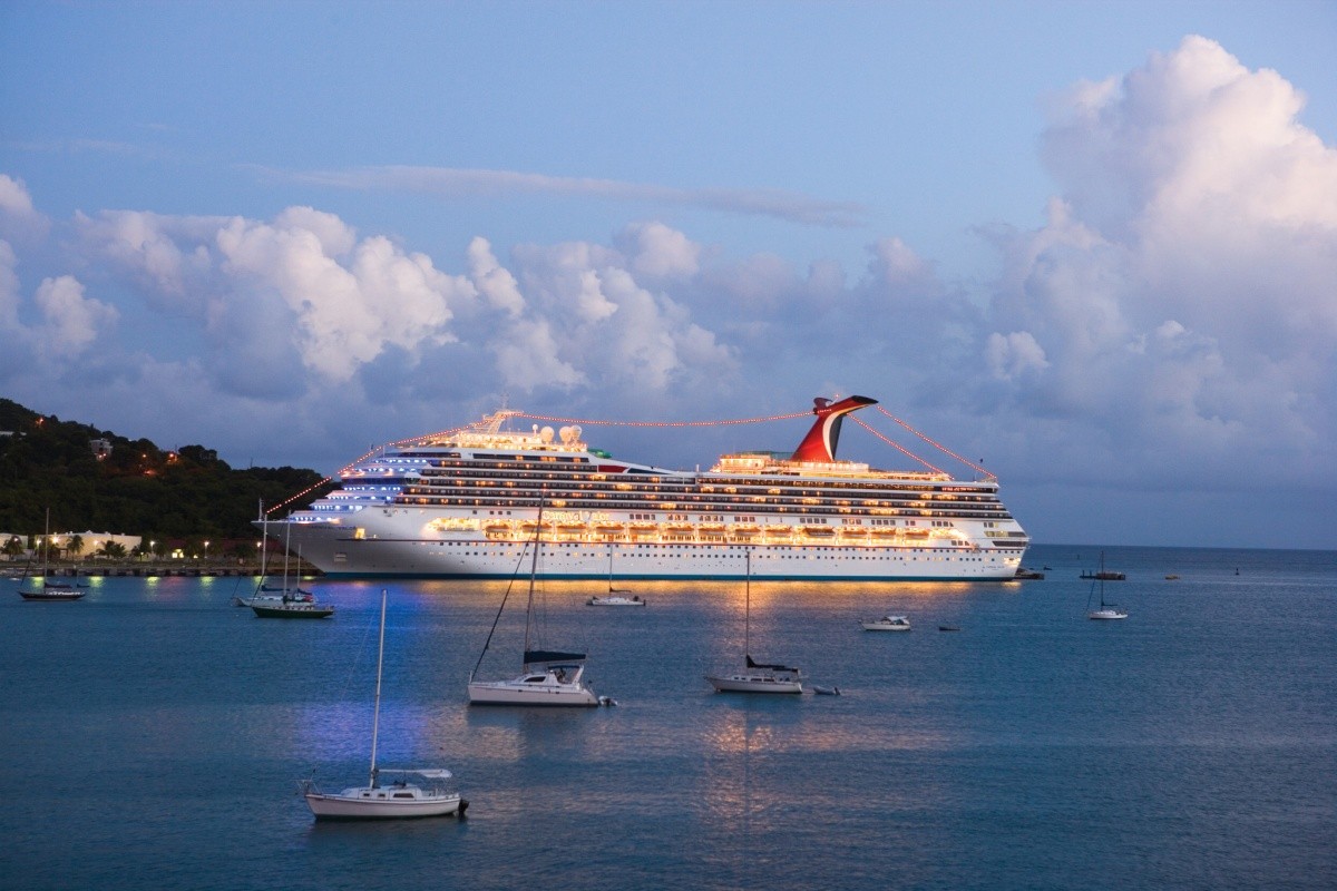 Hotel Carnival Valor