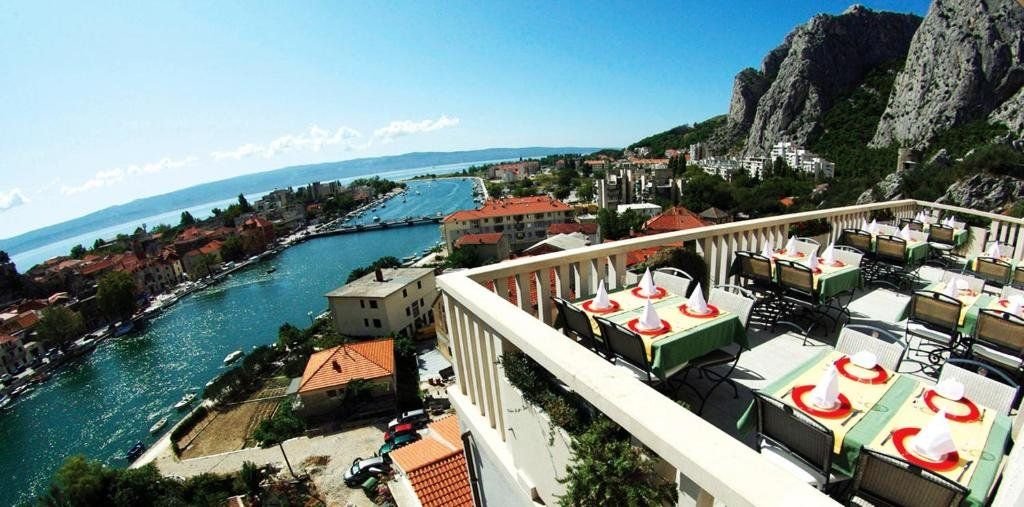 Hotel Villa Dvor Sup.