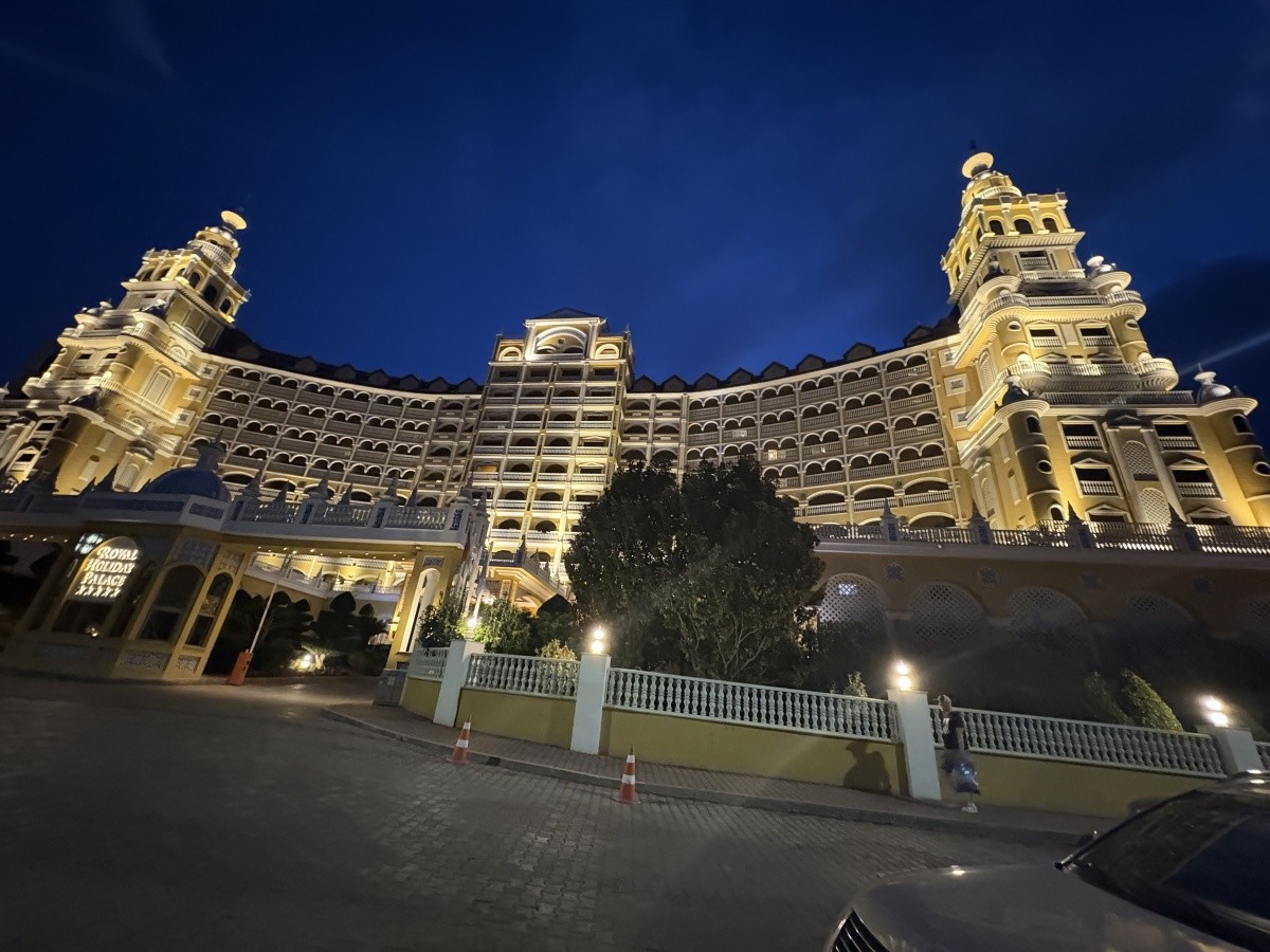 Hotel Royal Holiday Palace