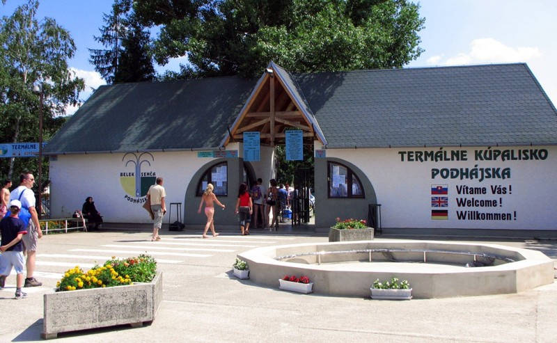 Termální koupaliště Podhájska hlavní vchod.
