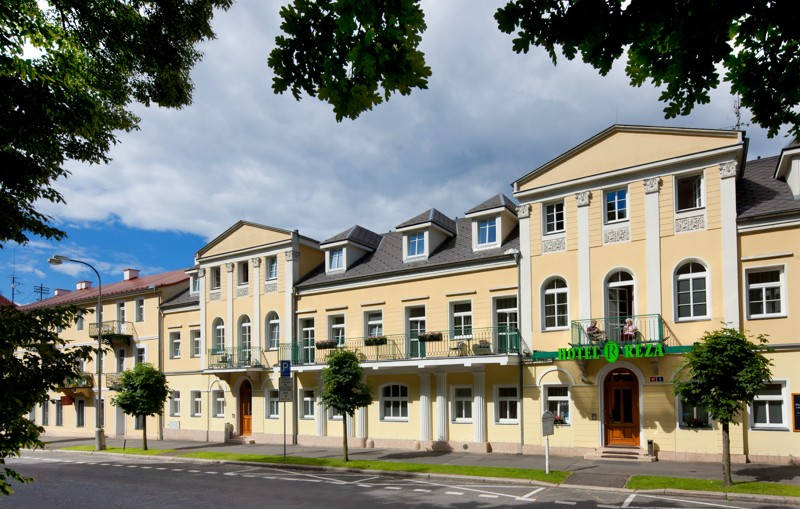 Hotel Reza exterier.