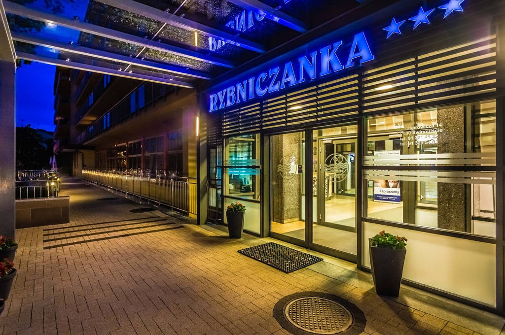 Hotel NAT Świnoujście vchod do hotelu.