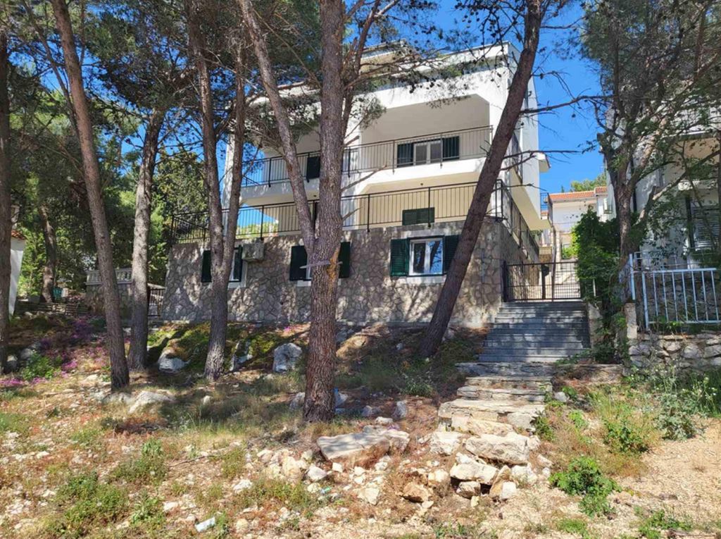Villa Drage - pohled na budovu