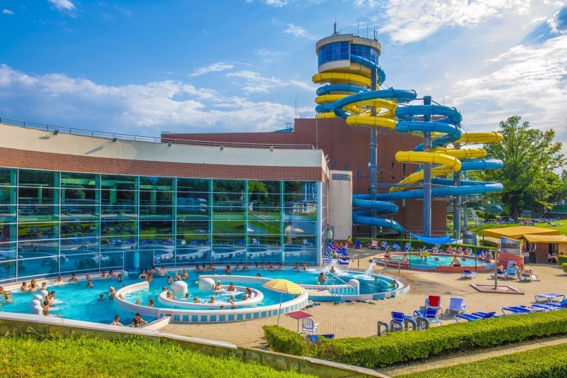 Pohled na aquapark a bazény