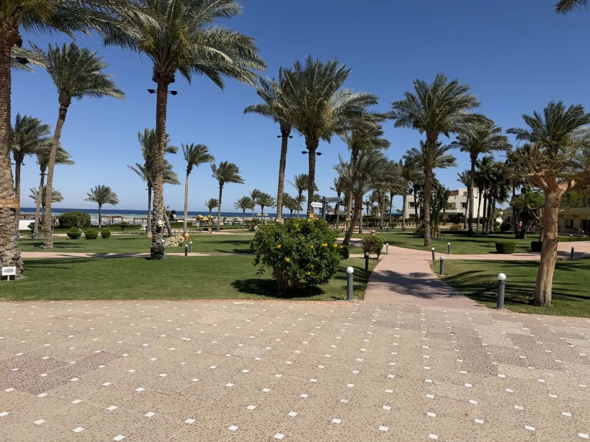 Hotel Amwaj Oyoun & Resort