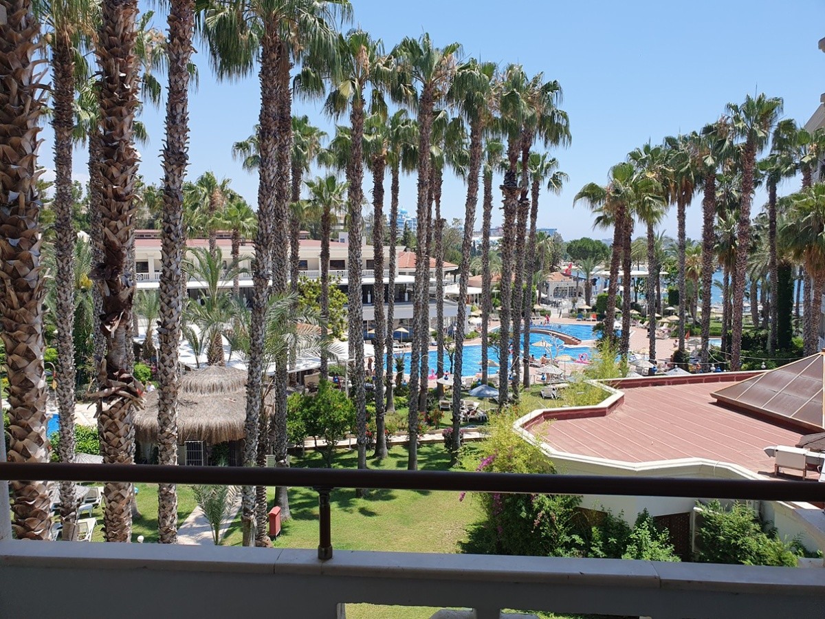 Hotel Utopia Resort & Residence  (Ex. Alara Park)
