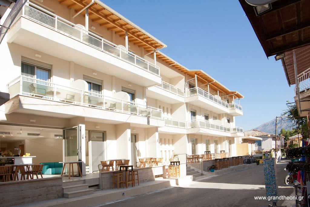 Hotel Grand Theoni Aparthotel & Spa
