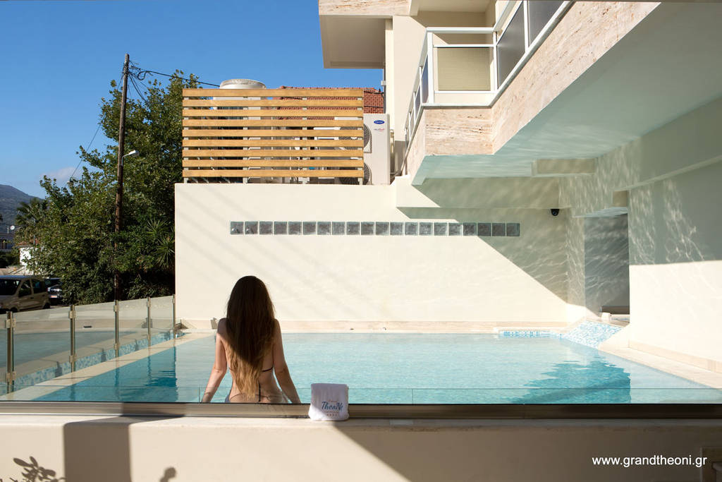 Hotel Grand Theoni Aparthotel & Spa