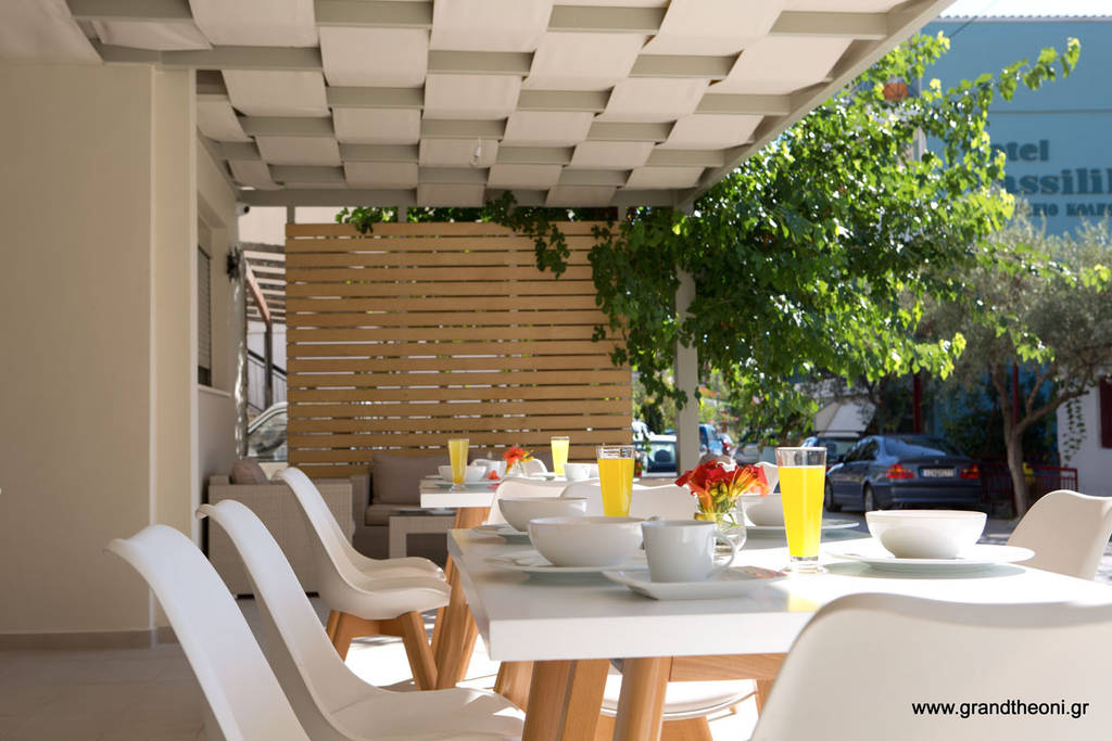 Hotel Grand Theoni Aparthotel & Spa