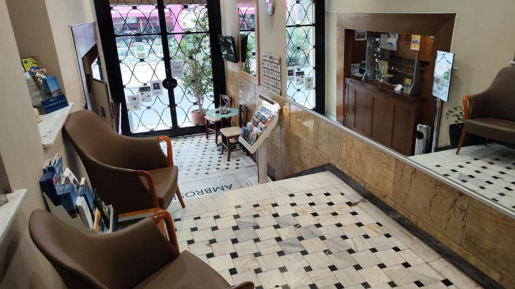 Hotel Ambrosia Suites