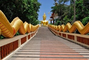 Chrám Wat Phra Yai (Velký Buddha)