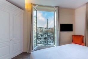 La Comtesse Paris Tour Eiffel
