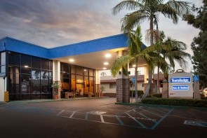 Travelodge Anaheim Inn & Suite