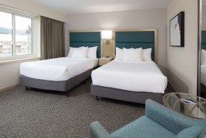 Crystal Lodge & Suites