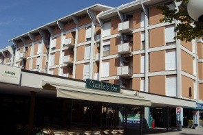 Aprilia Apartmanház
