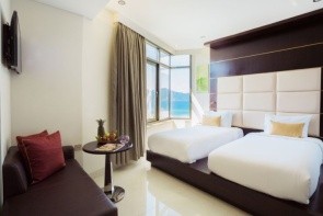 Holiday Beach (Da Nang)