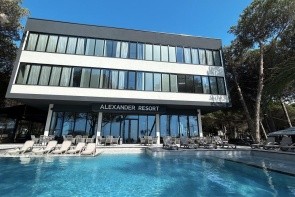 Alexander Resort