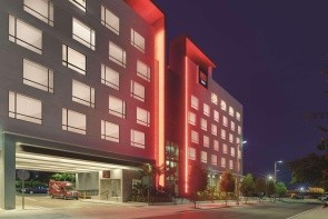 Radisson Red Miami Airport