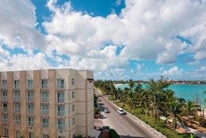 Courtyard Nassau Downtown/Junkanoo Beach