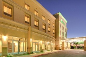 Holiday Inn Hotel & Suites Bakersfield North