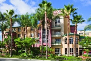 Peacock Suites (Anaheim)