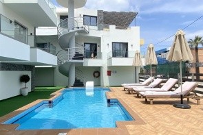 Romanias Apartments