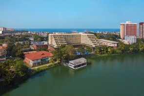 Cinnamon Lakeside