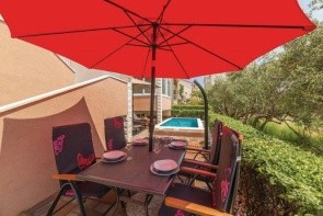 Villa Helios (Kaštel Stari)