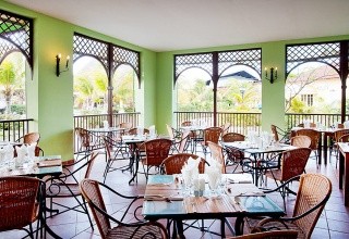 Memories Caribe Beach Resort