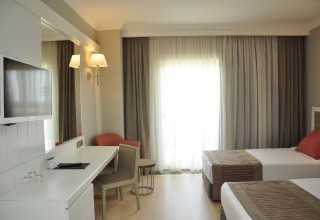 Port River Hotel & Spa