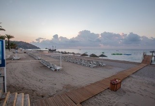 Pirates Beach Club