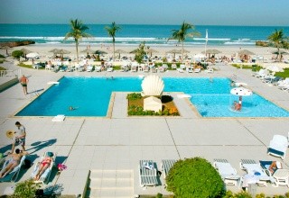Lou Lou ’ A Beach Resort