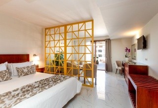 Theartemis Palace