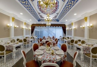 Side Royal Palace