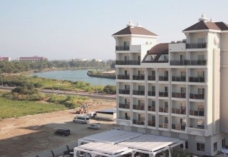 Lake & River Side Hotel & Spa
