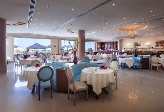 Amwaj Oyoun & Resort