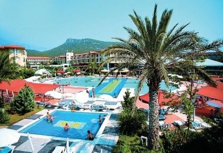 Queen's Park Le Jardin Resort
