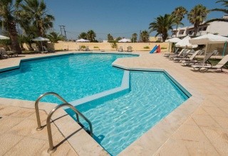 Leonidas Hotel & Studios