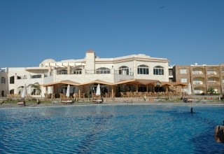 Brayka Bay Resort