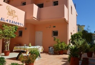 Alexandros studia a apartmány