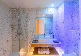 Leonardo Crystal Cove & Spa by the Sea