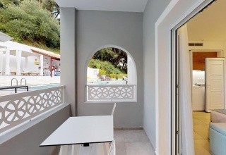 Theros Stylish Studios