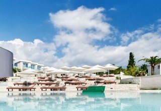 Alexandra Elegance Adults Friendly