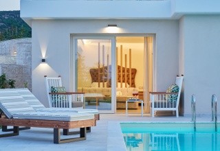 Alexandra Elegance Adults Friendly